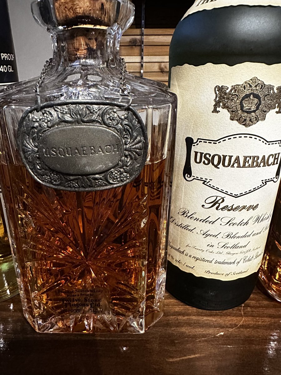 nikenme2022's tweet image. #usquaebach #crystal #reserve 
#tomintoul glenlivet 
#角 40年前
#baker’s 107proof 
#basilhayden’s 

#隠れ家BAR二軒目 
#裏路地 
#三ノ輪 
#ウイスキー 
#スコッチ 
#バーボン 
#カウンター6席