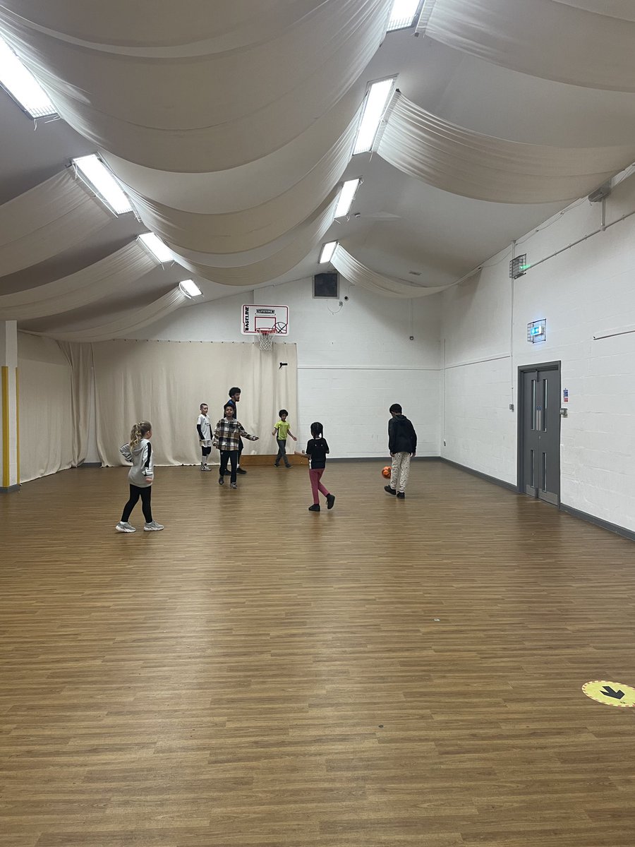 After a well deserved break we were back in action this week. Our Monday night session in Riverside was awesome 🤩

Thanks to local @SWPCardiff for popping in and playing with the children 👮 

 #MondayFooty #F4SC