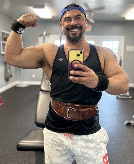 Gym selfie 💪🏼😉 🤳 https://t.co/OXQA5fTuhr