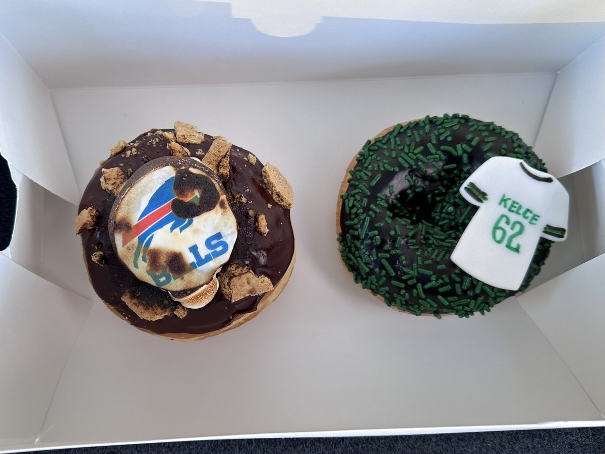 Shout out to <a href="/MrDsDonutShop1/">Mr. D’s Donuts</a> for these awesome Chiefs donuts! Plus a fried Bills and Jason Kelce donut!