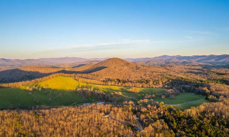 PCRlifestyle's tweet image. 🏡 Explore the charm of Big Valley in Morganton, GA! 🌄 This gated mountain community offers 78 lots on over 100 scenic acres. 🏞️ Build your dream mountain property with wooded, creekfront, and mountain views! 🏔️🏠 #GeorgiaRealEstate #MountainLiving privatecommunities.com/georgia/bigval…