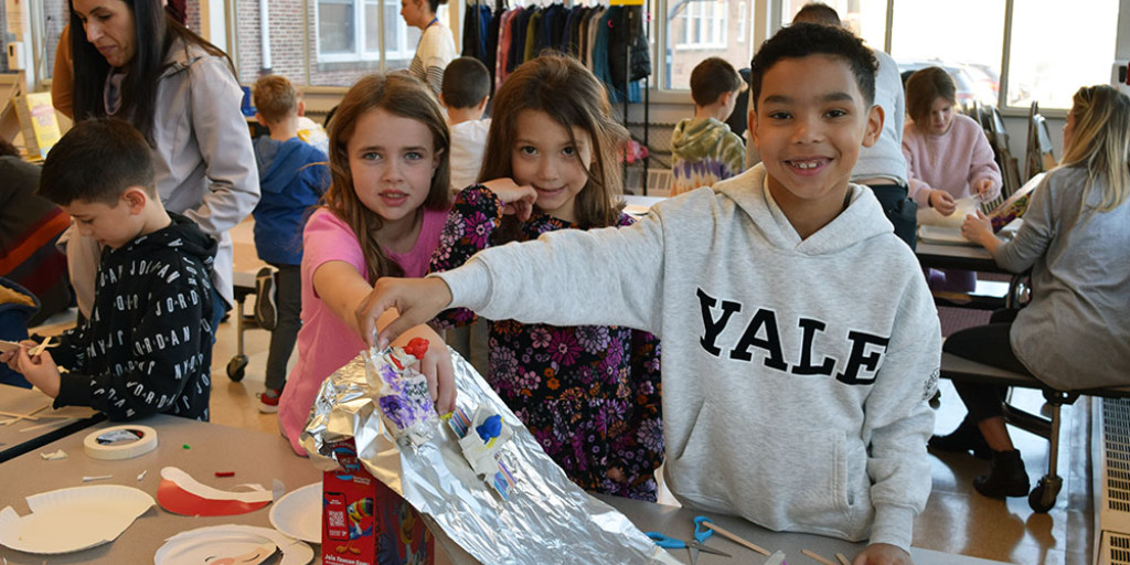 nyschoolboards's tweet photo. #FridayFeature ๐ข During a recent celebration, Bedford Hills Elementary School second graders showed off what they've learned about scientists and engineers with a hands-on STEM challenge. Read more: https://t.co/lIgI9EZz4W
๐ธ: @bcsdnotes https://t.co/sNrjl2uFE3