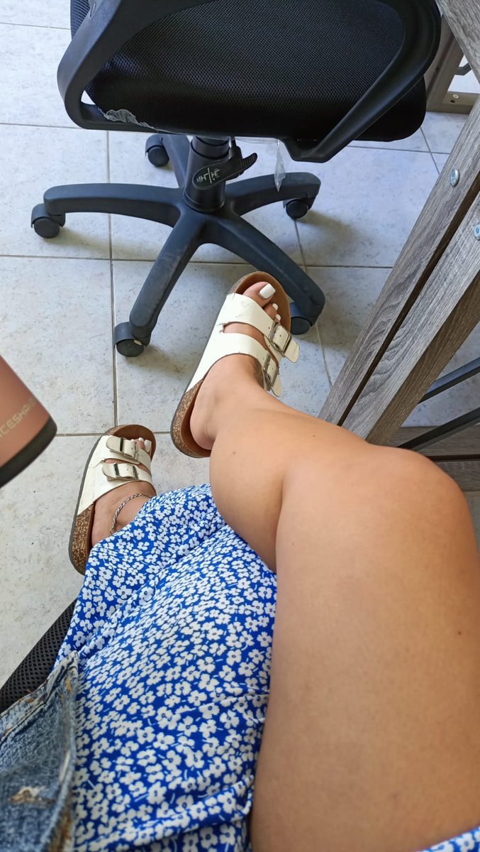 AngelaPiesitos's tweet photo. Hoy tocaron sandalias 😍🥰
#Sandal #Pies #Fetiche #FOOTFETİSH https://t.co/ahFnB8H0pY