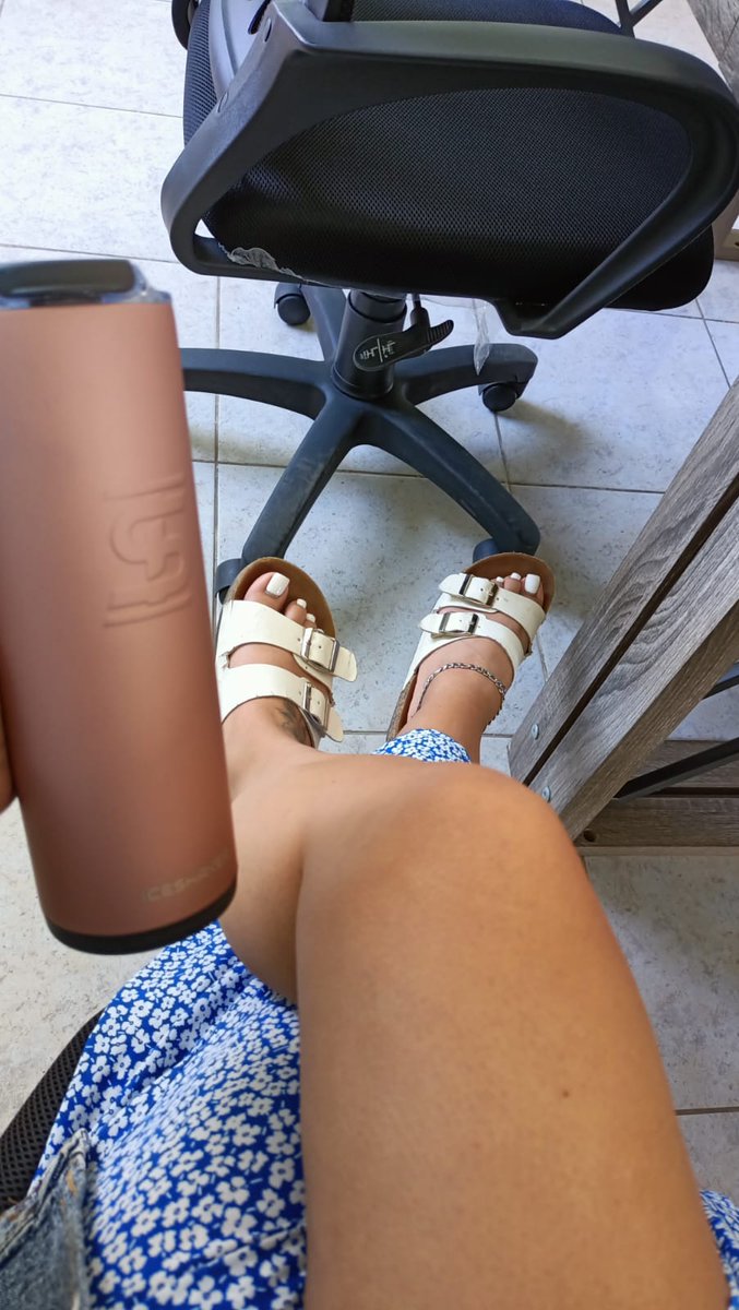 AngelaPiesitos's tweet photo. Hoy tocaron sandalias 😍🥰
#Sandal #Pies #Fetiche #FOOTFETİSH https://t.co/ahFnB8H0pY