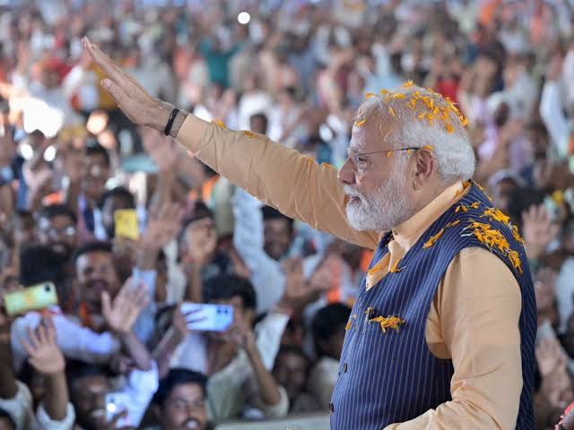 "இலக்கு ஒலிம்பிக் களம்" திட்டத்தின் கீழ்,இந்திய விளையாட்டு வீரர்களின் தங்குமிடம்,  மற்றும் பயிற்சிக்கான முழு செலவையும் நமது அரசாங்கம் ஏற்றுக் கொள்கிறது. #TNwithModi