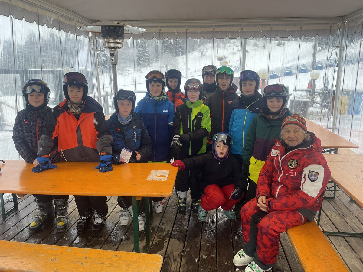 OssiesInItaly's tweet photo. Everyone has finished their skiing lessons and have received a report card from their instructor. We are sad to say goodbye to them. https://t.co/ORZvYkcX2E