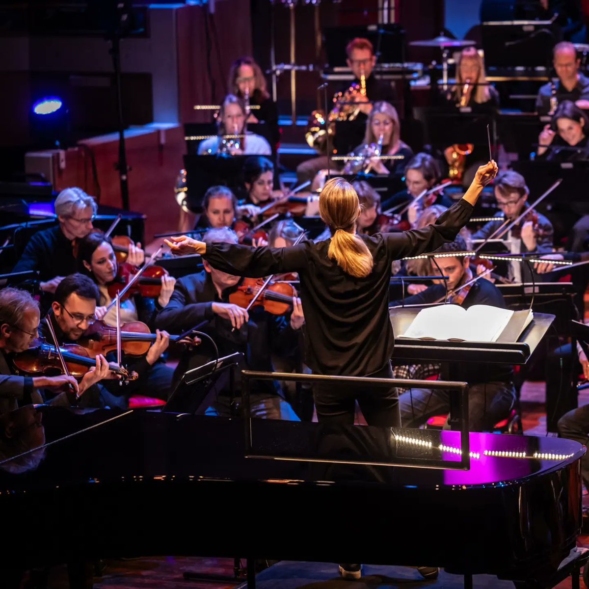 Wonderful to perform an energetic program of American music featuring Gershwin and Bernstein with the fabulous @IBarnatan and @radiofilhorkest this week! 🎧Tonight at 8:15pm CET @TiVre_Utrecht and Sunday at 11:00am CET @Concertgebouw or tune in live: nporadio4.nl/live