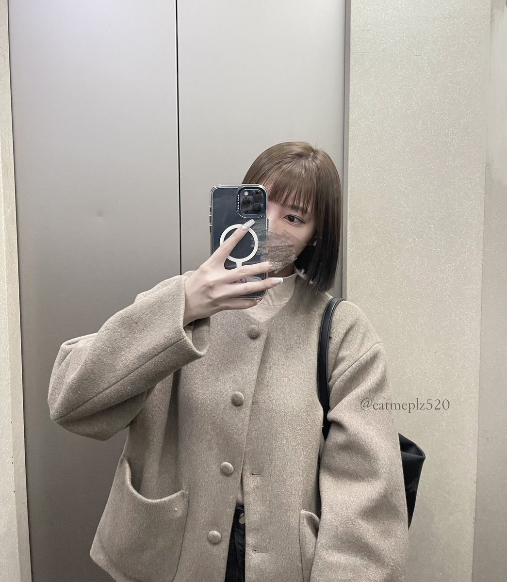 週末冒個泡💭
雖然台北很熱但還是喜歡穿冬裝😆

染了新髮色
好看嗎🐻💕 https://t.co/uh4NepdqYs
