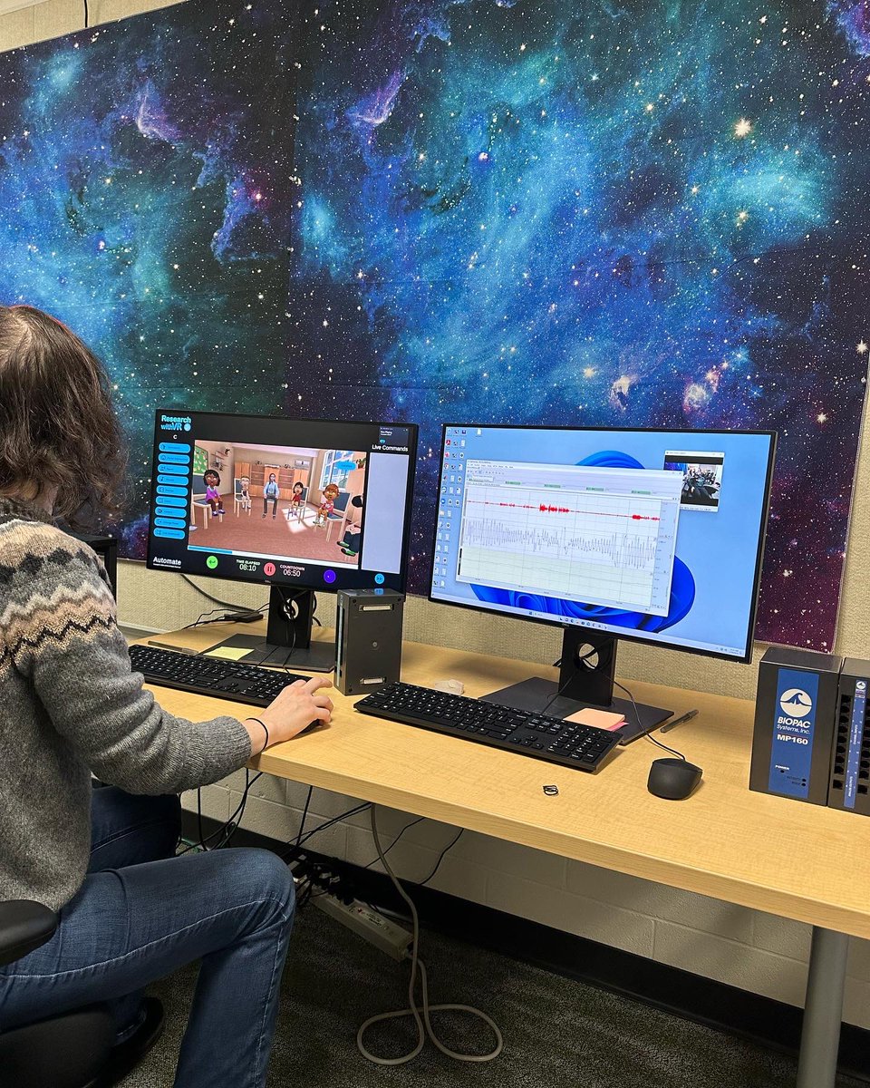 The Developmental Speech Lab is hard at work putting the final touches on some fun experiments! We love collaborating with @withvrapp @GarethWalkom to create child-friendly communication situations in virtual reality.