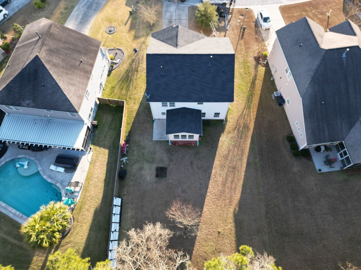 roofingusallc's tweet photo. 🏡 Proudly completed by Roofing USA, a GAF Master Elite Contractor—placing us among the top 2% of roofers in the US. Our recent roof replacement in Summerville, SC showcases Timberline HDZ shingles in Charcoal. Trust the best for your home. https://t.co/91jSOtEmsI