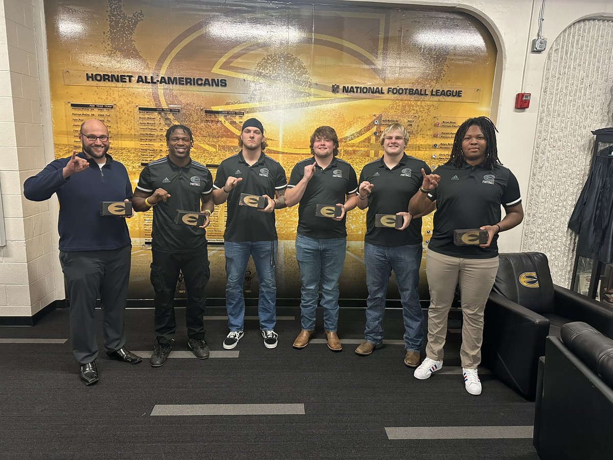 esuhornetsfb's tweet photo. ‼️ Congratulations to these players and Coach Cash for EARNING their brick 🧱 

They have upheld their part in pushing this program FORWARD 🔨

Who is next? 👀

#StingersUp🐝 https://t.co/mVN6nSALYG