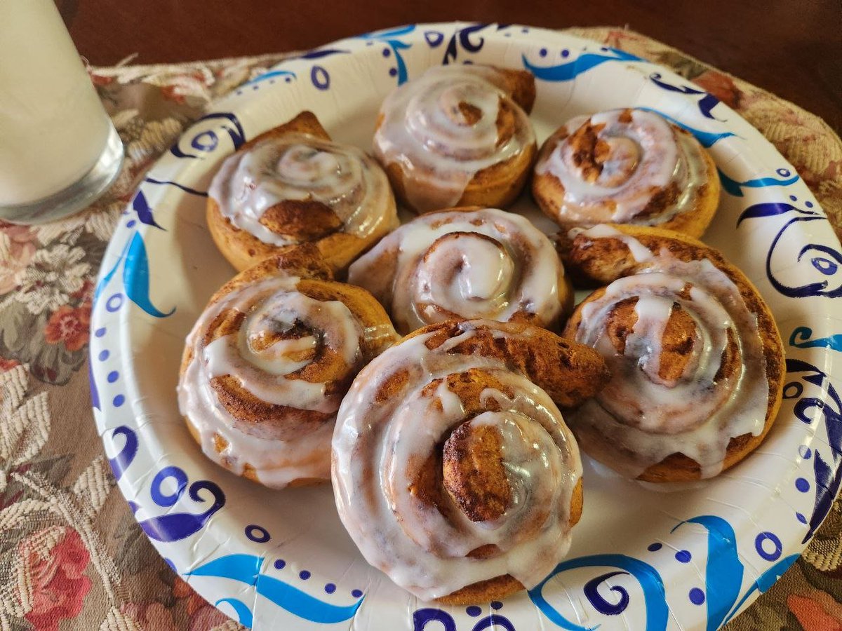 GainerTwink's tweet photo. Oh cinnamon rolls, my beloved

#gainer #twink #foodie https://t.co/d05XhA28BP