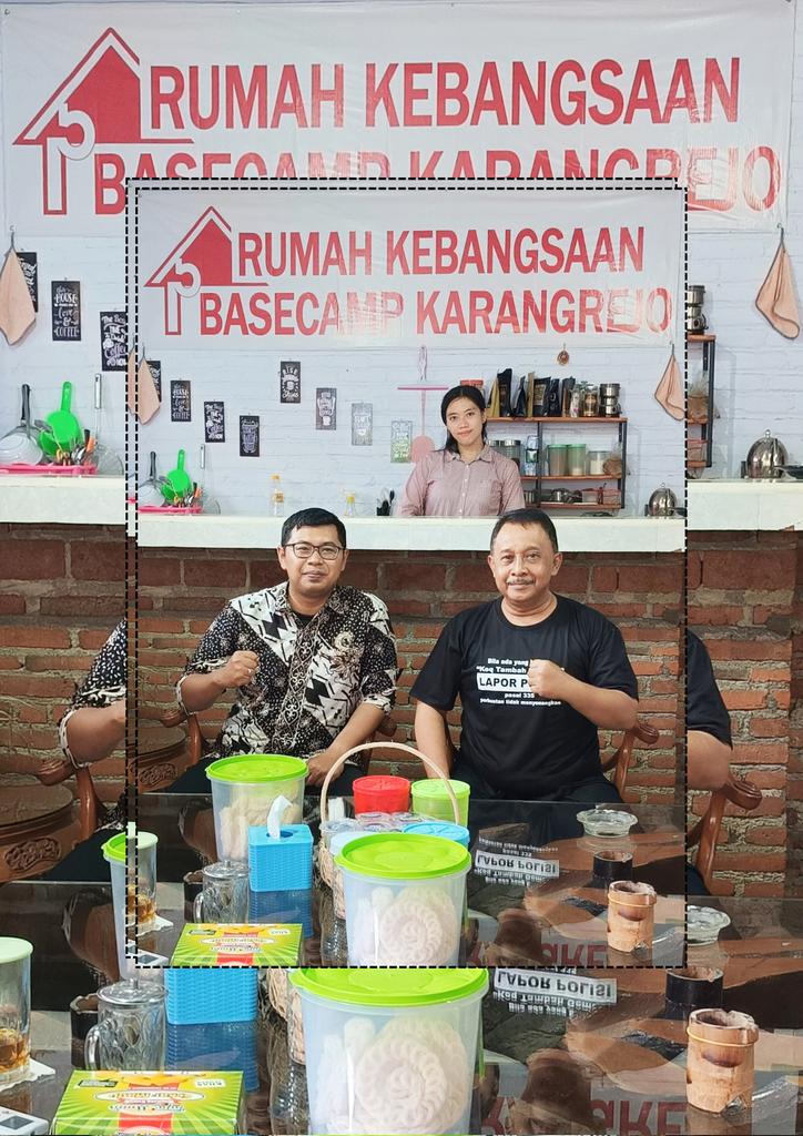 PoldesInfo's tweet photo. Terimakasih hadirnya di Basecamp kita mas Wildan, Coffee Roaster muda asal Sambirejo Bangorejo yg berpotensi sbg pengusaha sukses. Tetap semangat dan bergerak untuk maju...!👌👍🇮🇩🇮🇩💪 https://t.co/z1NjXuwJ4j