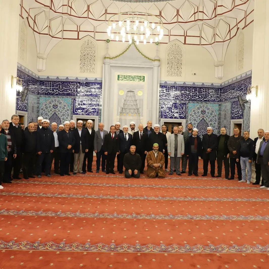 Şehitler İçin 333 Hatim Duası Yapıldı.

Vatan ve bayrak sevgisiyle canlarını feda eden kahraman şehitler için Mevlid-i Şerif okunarak 333 hatim duası yapıldı. 

#SehitlerÖlmezVatanBölünmez #şehit #kktc #tc 
#kıbrısmüftülüğü #mevlid #hatim