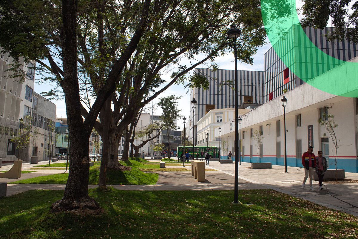DistCreativo's tweet photo. ¿Buscas un lugar para pasear y relajarte durante tu visita al Centro de Guadalajara? Ven a conocer el renovado Andador Baeza Alzaga en el #DistritoCreativoGdl, un espacio que combina la historia y el futuro de la ciudad. ¡Te esperamos! https://t.co/8fCppUWIg6