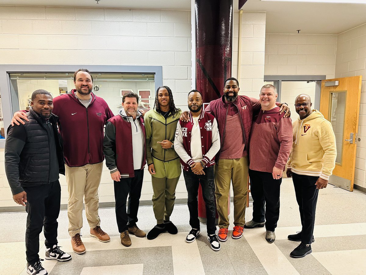 Want to thank @CoachPryVT and the rest of the @HokiesFB coaches for coming to see me today! @Coach_Mines @TylerBowen @Crook_VT @casaan25 💪🏽