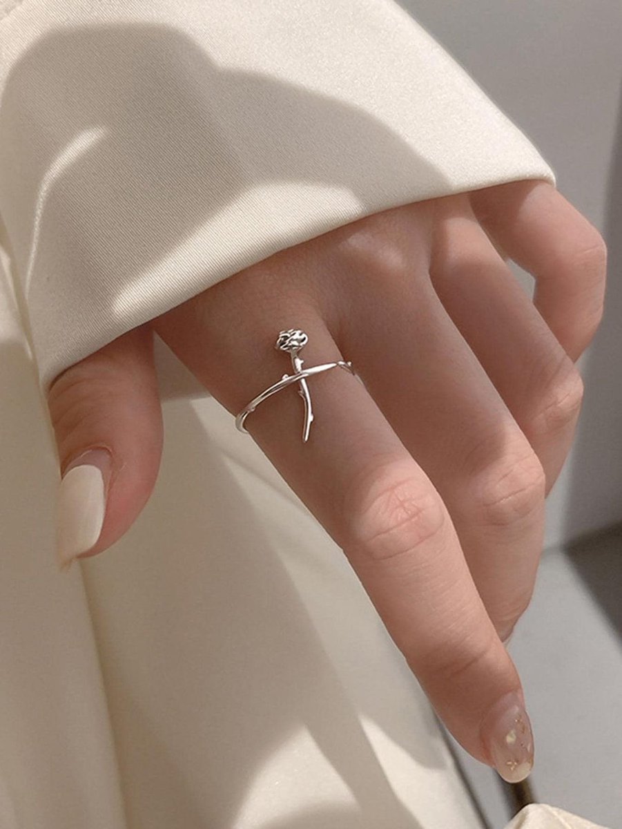 300moods's tweet photo. silver rose ring 💍 https://t.co/G6rS4AHe9e