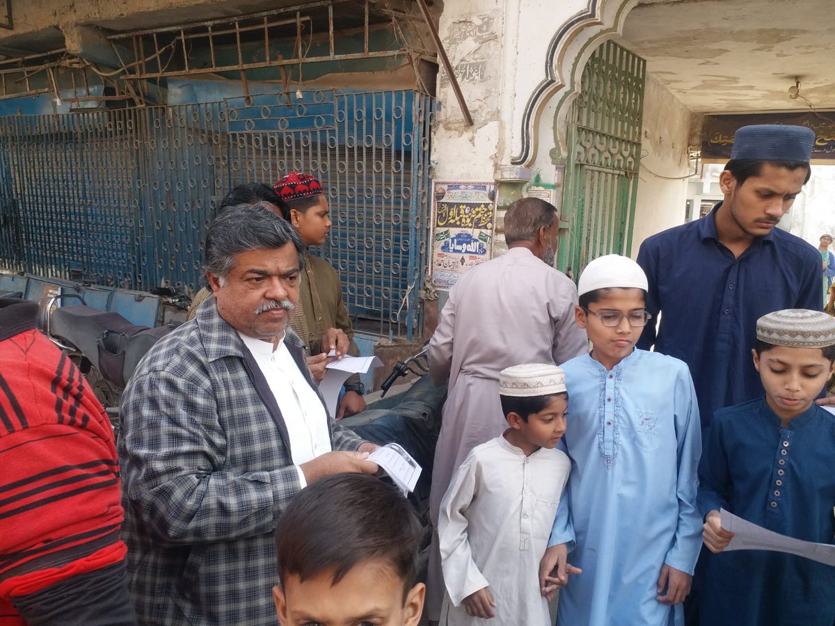 AfaqNewss's tweet photo. این اے 232 سے مہاجر قومی موومنٹ کے امیدوار شوکت اللہ فاروقی ملیر میں پبلک کنونسنگ کررہے ہیں۔
#VoteForCandle 🕯️
#VoteForMQMPak
#VoteForMohajir
#Election2024
@ChairmanMQMPak
@SyedRfaisal
@ShahidFaraz_MQM
@ShaukatSUGF
@SadiqIdrees2
@BabarMirzaAdv
@KhurramMaqsood_
