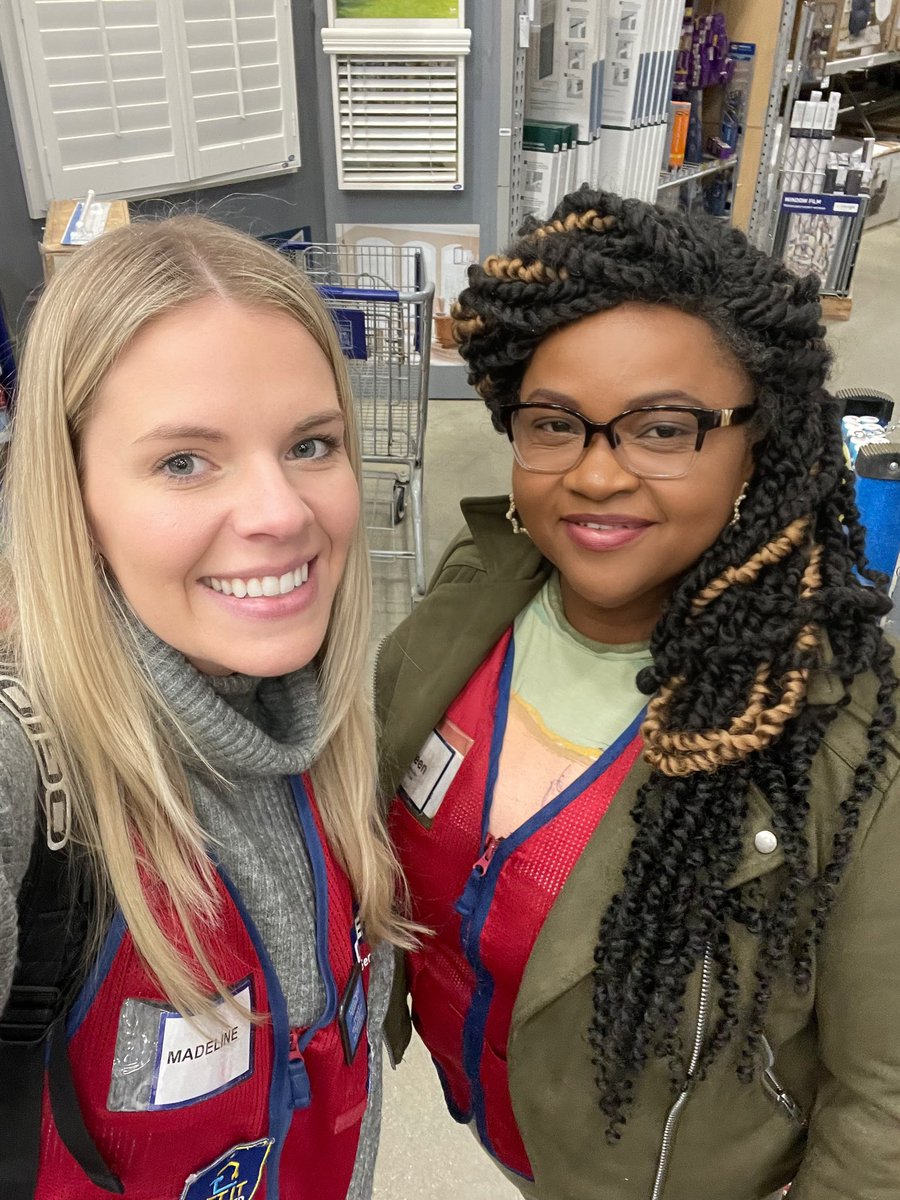 Stopped by Bowie this week and ran into Coreen signing up a customer for MVP and Pro Credit in Home Decor!! Way to seek out the Pro! 🌟💳🎉 <a href="/LauraGibsonR1/">Laura Gibson</a> <a href="/BenitoKomadina/">Benito.Komadina@Lowes</a> <a href="/BlueBoxR1/">@BlueBoxR1</a>