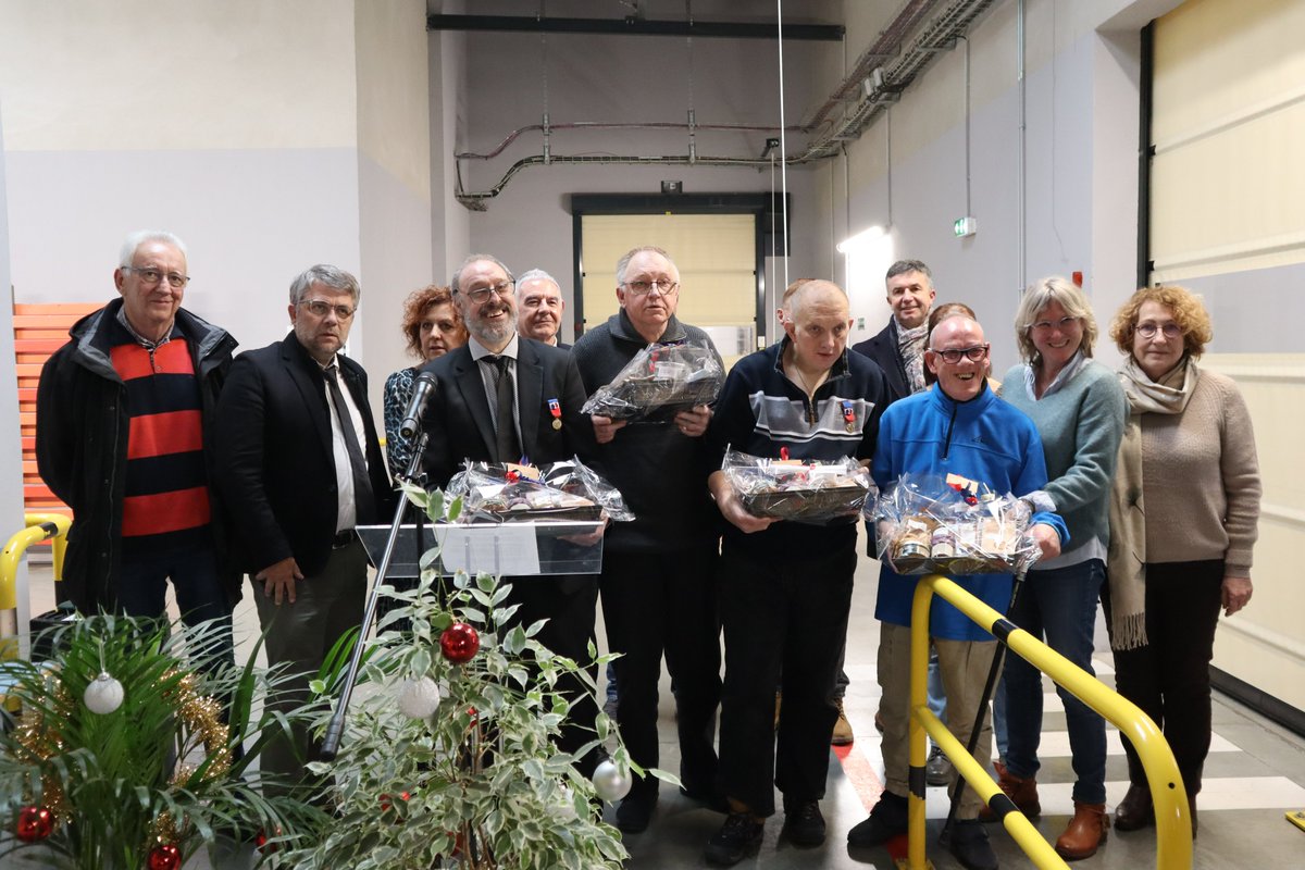 VilleBolbec's tweet image. Aujourd'hui, Christophe Doré était présent à la cérémonie des vœux de l'ESAT (Etablissement et Service d’Aide par le Travail) de l’IMS de #Bolbec, en présence de Mme Lemaréchal, responsable du site, M. Danos, directeur de l'IMS, et de conseillers départementaux.