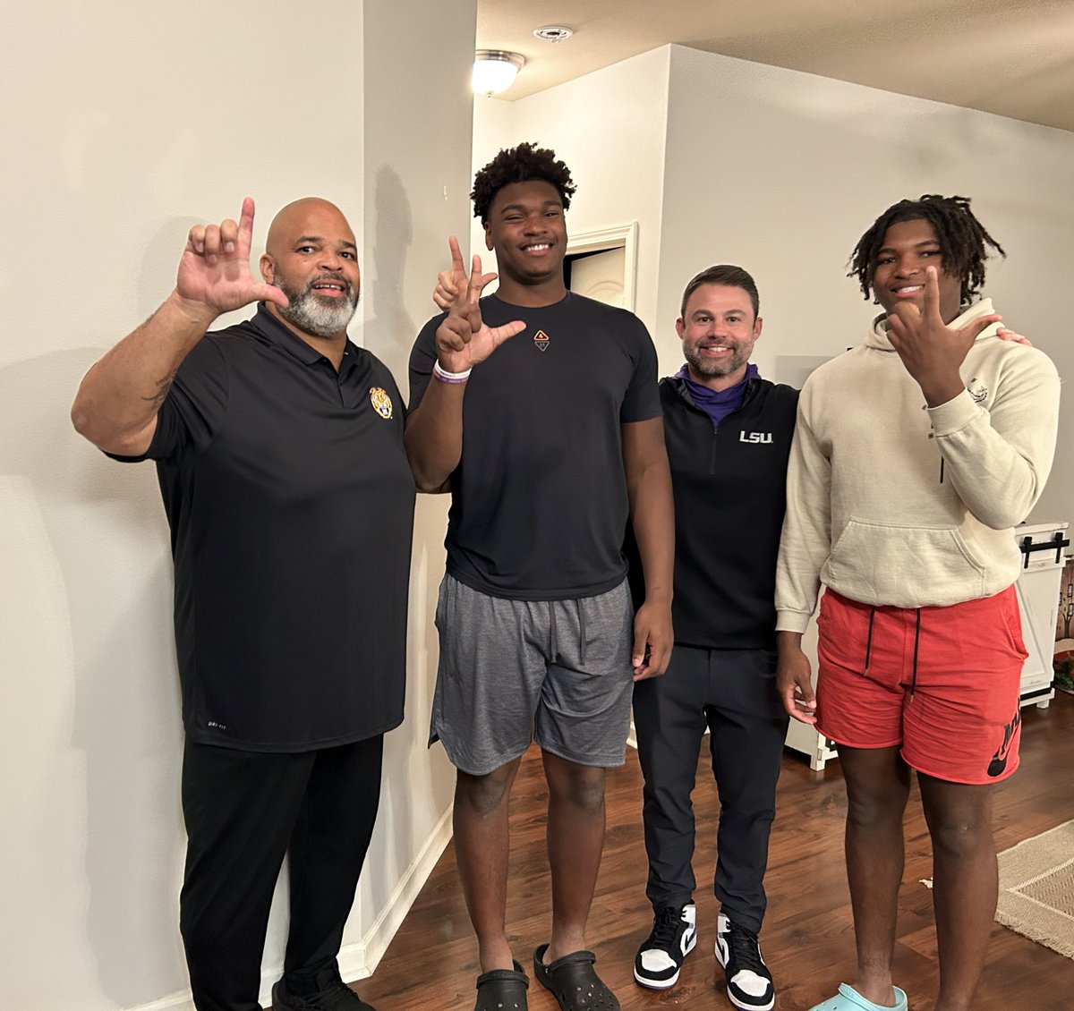 Last night’s home visit 💜💛 @MckinleyDarryus @DominickMcKinl4 @CoachBlakeBaker @LSUfootball