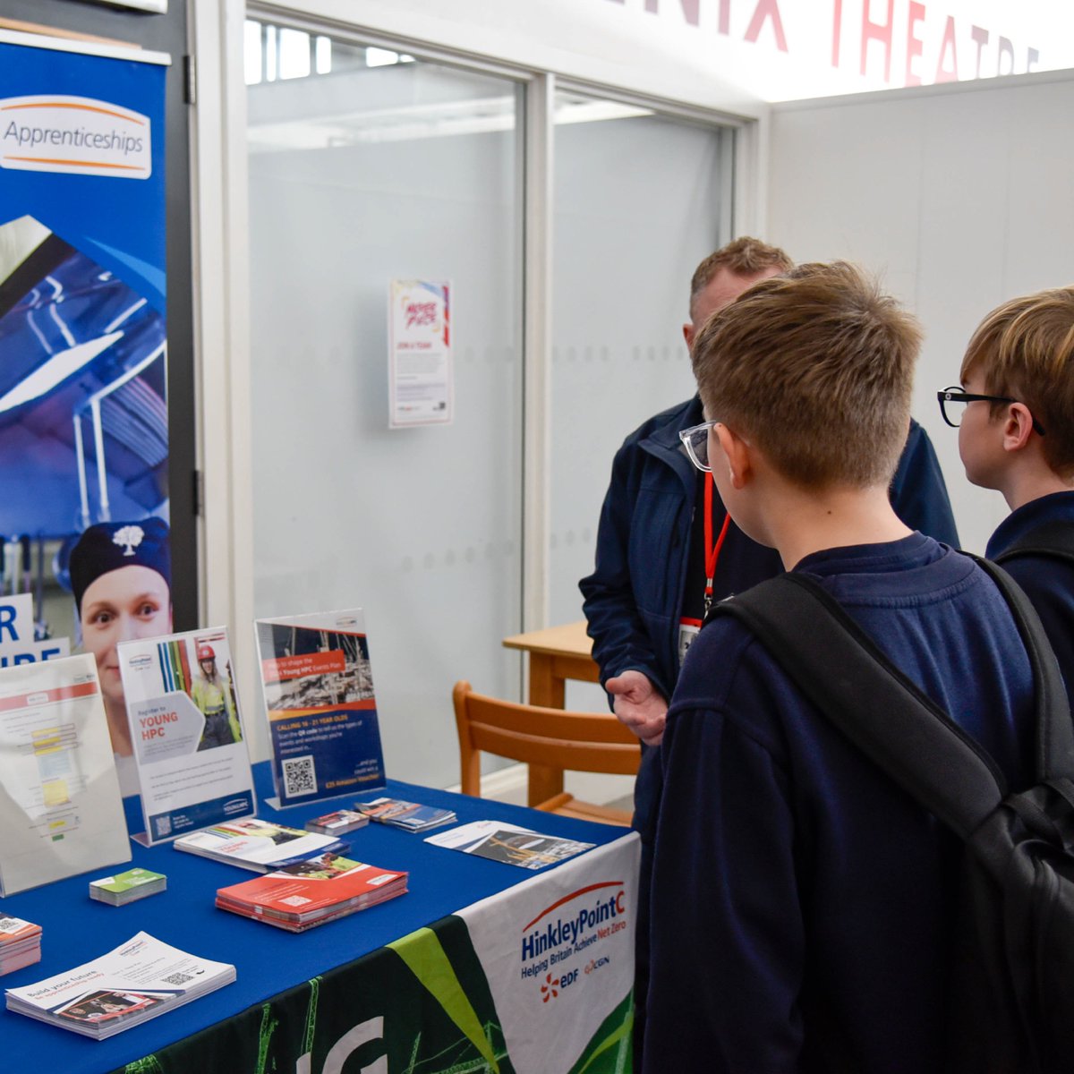 🚀 Pop-up at Lunchtime! 🗣️ Last week, we had the pleasure of hosting Hinkley Point C during our "Pop-up at Lunchtime" sessions!💡 Students had the opportunity to explore the world of nuclear energy, pose questions, and discover exciting career paths. #thinklikeacreative