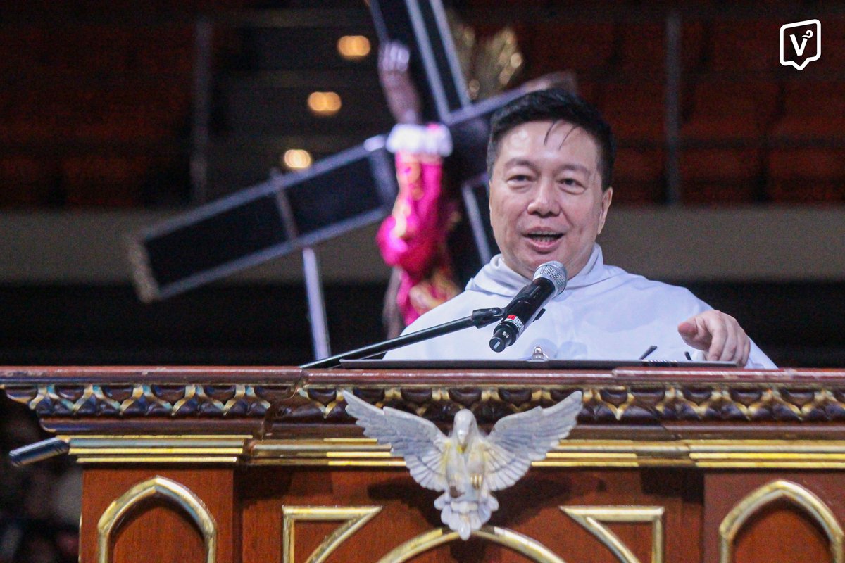 varsitarianust's tweet photo. Discussions on Pope Francis’ Synod on Synodality took center stage on the first day of the 10th Philippine Conference on New Evangelization (PCNE) held at the UST Quadricentennial Pavilion on Friday, Jan. 19.

Top Philippine Church officials and a theologian shared their experiences attending the synod in October 2023 at the Vatican in a “Heart to Heart” talk moderated by Luis Antonio Cardinal Tagle, pro-prefect of the Dicastery for Evangelization.

Cardinal Mario Grech, secretary general of the Synod of Bishops, delivered the keynote address.

(Photo by Jeremy R. Edera/ The Varsitarian)

(Photos by Jeremy R. Edera/ The Varsitarian)
