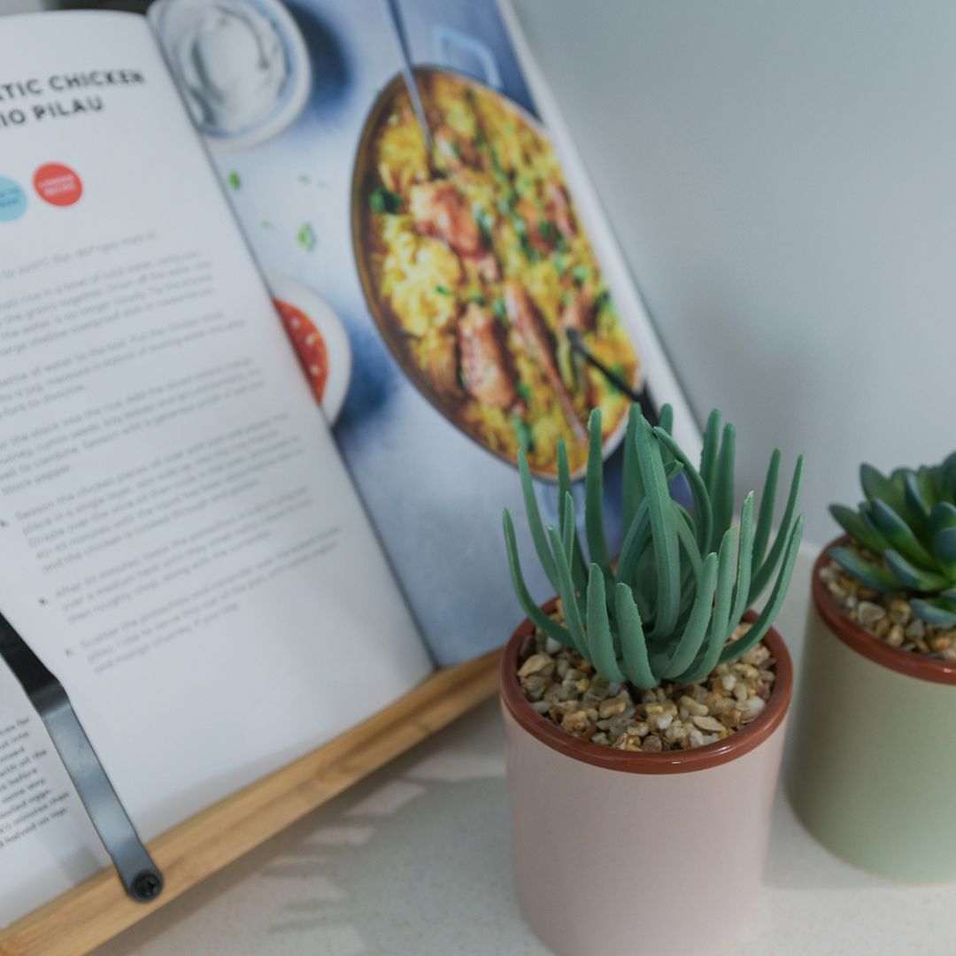 If you love hosting, you’ll be at home at our KMRE Yacht Club and Hindle House apartments in Nottingham.

Open plan living, fitted appliances, and views across the River or City, in our apartments, you have everything you could possibly need to welcome your guests.