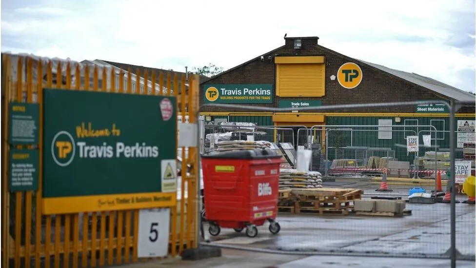 Job cuts as Northampton-based @travisperkinsco tries to save £35m

Check out the full article below with @BBCNews👷‍♂️
buildersmerchants-now.com/articleinterna…

#buildersmerchants #travisperkins
