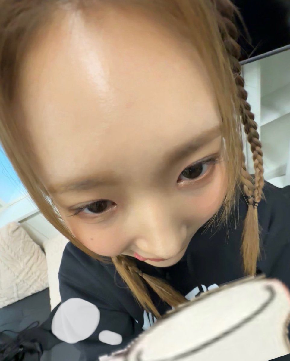 ଘ(∩◉ω◉ )⊃----★ おなじだ #YOUNGPOSSE #영파씨 #위연정 #YEONJUNG #쌍둥이맑음 #루나Translate post