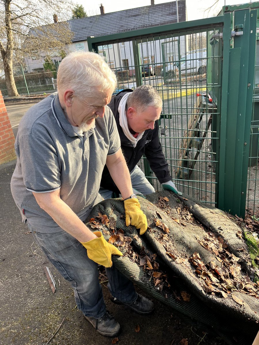 norbrookyc's tweet photo. @ManCityCouncil South Neighbourhood Team here today. The Brooklands locality are getting stuck into filling a skip, cleaning areas of the club and have a good sort and tidy. How good is it to have a volunteer day for staff. @MCCWythenshawe @GMYouthFed https://t.co/4kePAFA3X9