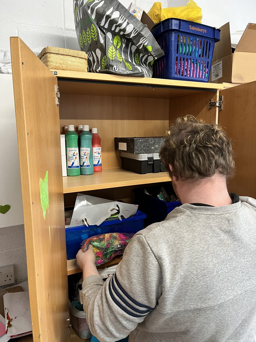 norbrookyc's tweet photo. @ManCityCouncil South Neighbourhood Team here today. The Brooklands locality are getting stuck into filling a skip, cleaning areas of the club and have a good sort and tidy. How good is it to have a volunteer day for staff. @MCCWythenshawe @GMYouthFed https://t.co/4kePAFA3X9