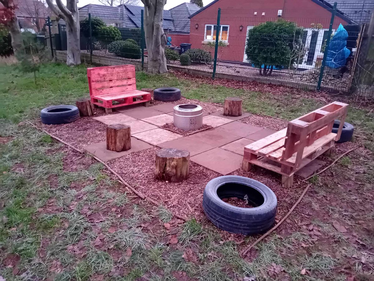 LeicPeopleZones's tweet photo. Thanks to @emidexecteam for their fantastic work at @ThringstonePri1, clearing the ground for a £3800 People Zone Grant Funded ‘Sensory Garden’ project

Would your local community benefit from help with such a project? Why not get in touch today to start planning!

#peoplezones https://t.co/DrMUcF9SPe