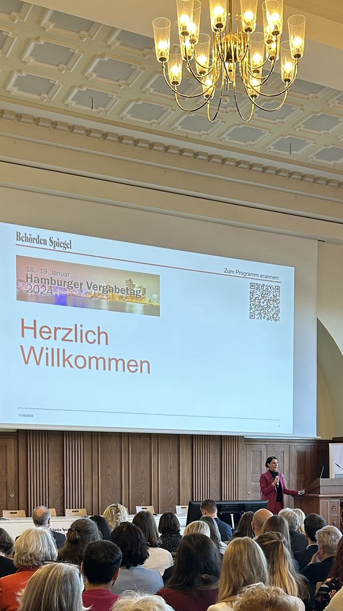 Über 1.500 Vergabeverfahren allein im vergangenen Jahr! Mit dieser Botschaft hat unsere Geschäftsführerin Mandy Herrmann den Hamburger #Vergabetag eröffnet. Wir freuen uns auf den Austausch.
