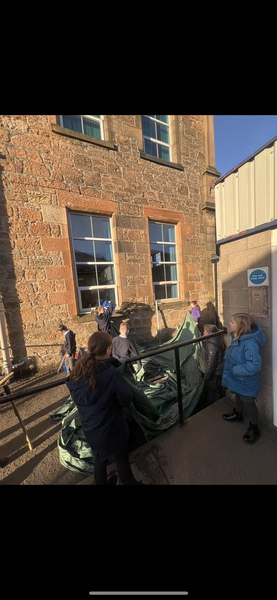 LVPSP5M's tweet photo. Den building during loose parts yesterday despite the windy weather 😊 https://t.co/z6SwRevvTz