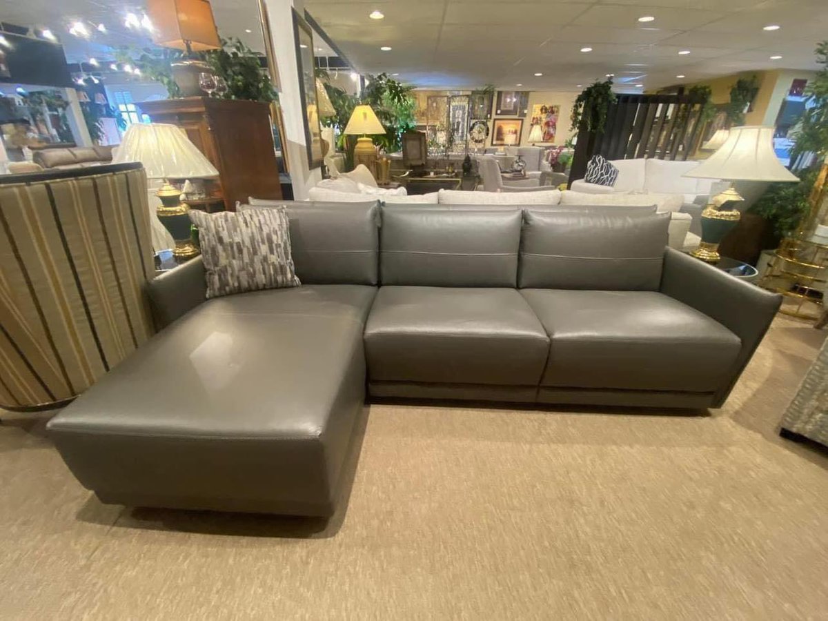 DesignFrederick's tweet photo. LEATHER WEATHER
๐คฉ Save now on Canadian made top grain leather furniture!
๐Shop top quality furniture for your home! Visit our Guelph showroom today!
#Guelph #CustomFurniture #GuelphFurniture #LeatherFurniture #LeatherSofas
https://t.co/RRxukn0zqp https://t.co/lfmyBBq7kA