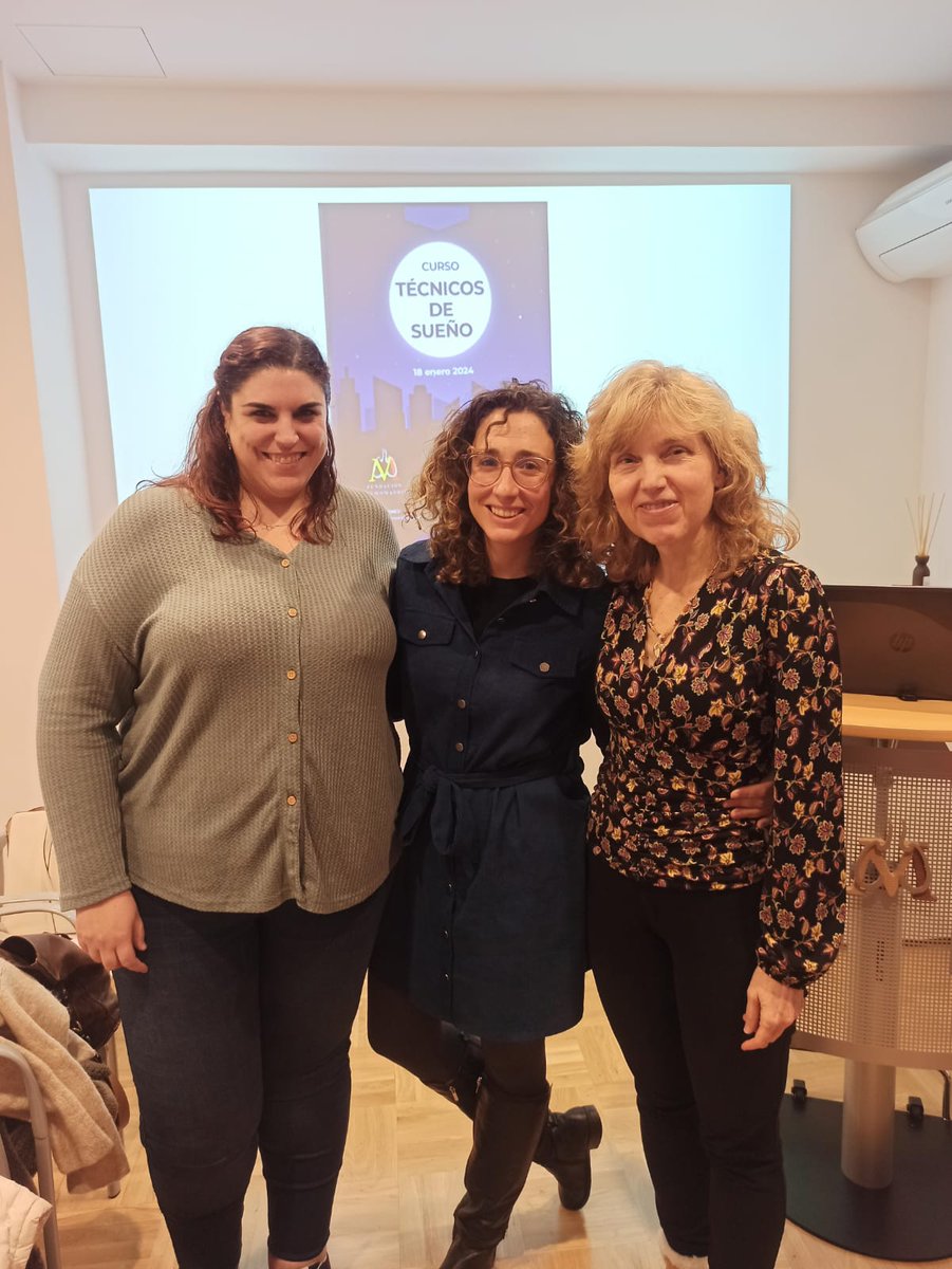 Exitazo del curso de técnicos de sueño de <a href="/NeumoMadrid/">Neumomadrid</a> Fantástica nuestra compañera <a href="/BaenaManas/">Eva Mañas Baena</a> durante su ponencia con el apoyo de nuestro personal de enfermería e investigación <a href="/LauPs2/">Laura PS</a> y María Parra