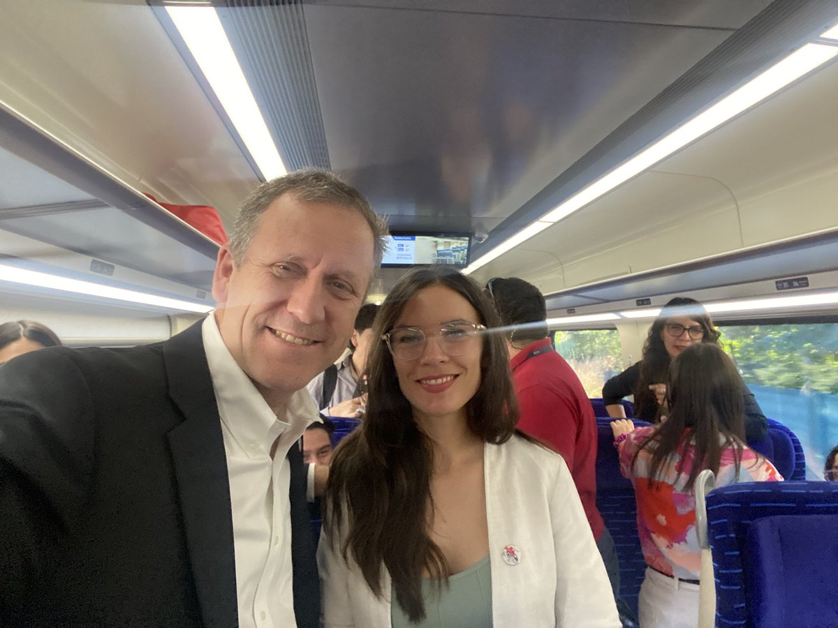 ¡Vamos a Curicó con la ministra <a href="/camila_vallejo/">Camila Vallejo Dowling</a> en el tren más rápido de Sudamérica! 🤩🚆 Un día muy emocionante para nuestra historia ferroviaria y para quienes amamos los trenes. Este es el camino que queremos seguir potenciando, modos sustentables, seguros y eficientes 💪🏻