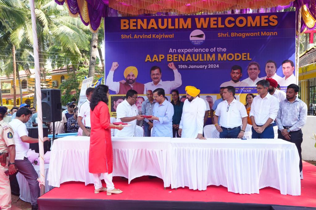 Yadwind44686397's tweet photo. AWESOME ‼️AAP BENAULIM MODEL 🔥
We showed that adminstration of Benaulim and Velim can be done well with honesty.
Give us an opportunity and we will replicate the honest Governance all over Goa.
—AAP Goa MLA @VenzyViegas
#KejriwalInGoa https://t.co/fR0dMfty6P