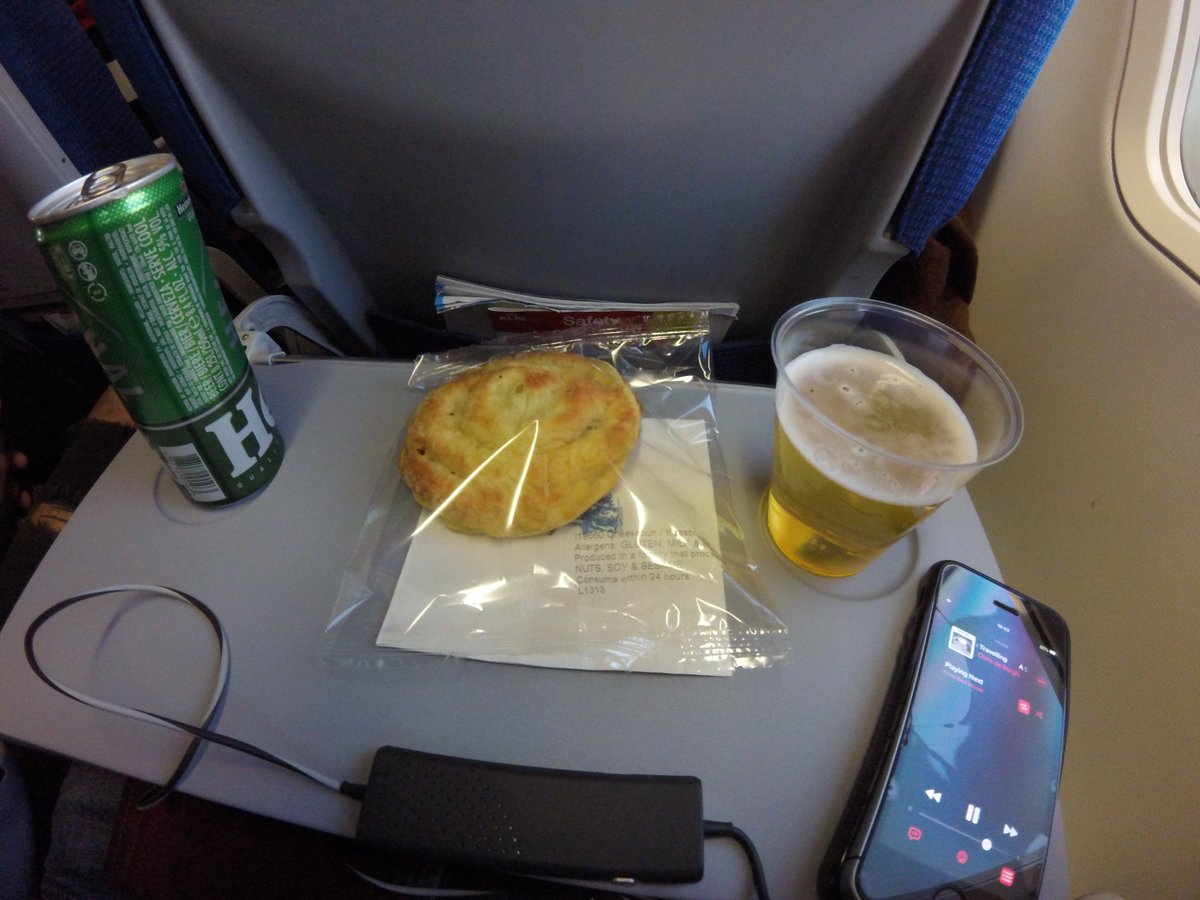 MT111tmd123's tweet photo. Selection of economy class #inflightmeals and snacks provided on various @KLM flights I've done (2018-2021) https://t.co/1Qh929tyML