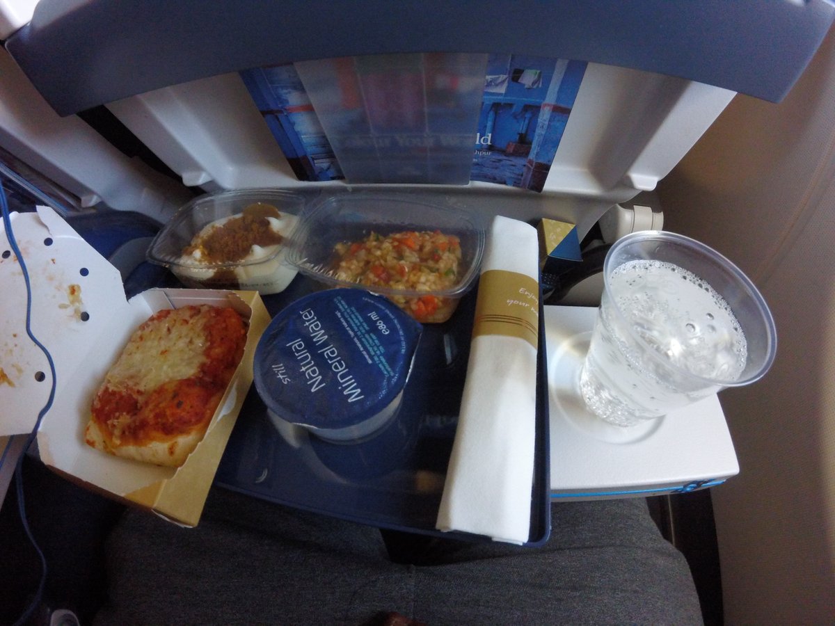 MT111tmd123's tweet photo. Selection of economy class #inflightmeals and snacks provided on various @KLM flights I've done (2018-2021) https://t.co/1Qh929tyML