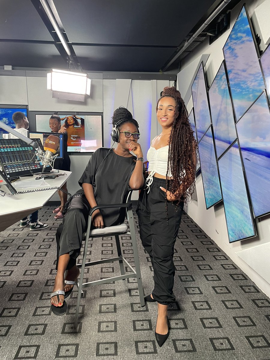 akuviofficial's tweet photo. Had a dope chat with @caroline4real at @asaaseradio995 today, premiering my EP “sorry I’m late” 💚

#akuvi #afrobeats https://t.co/s7peqCztNG