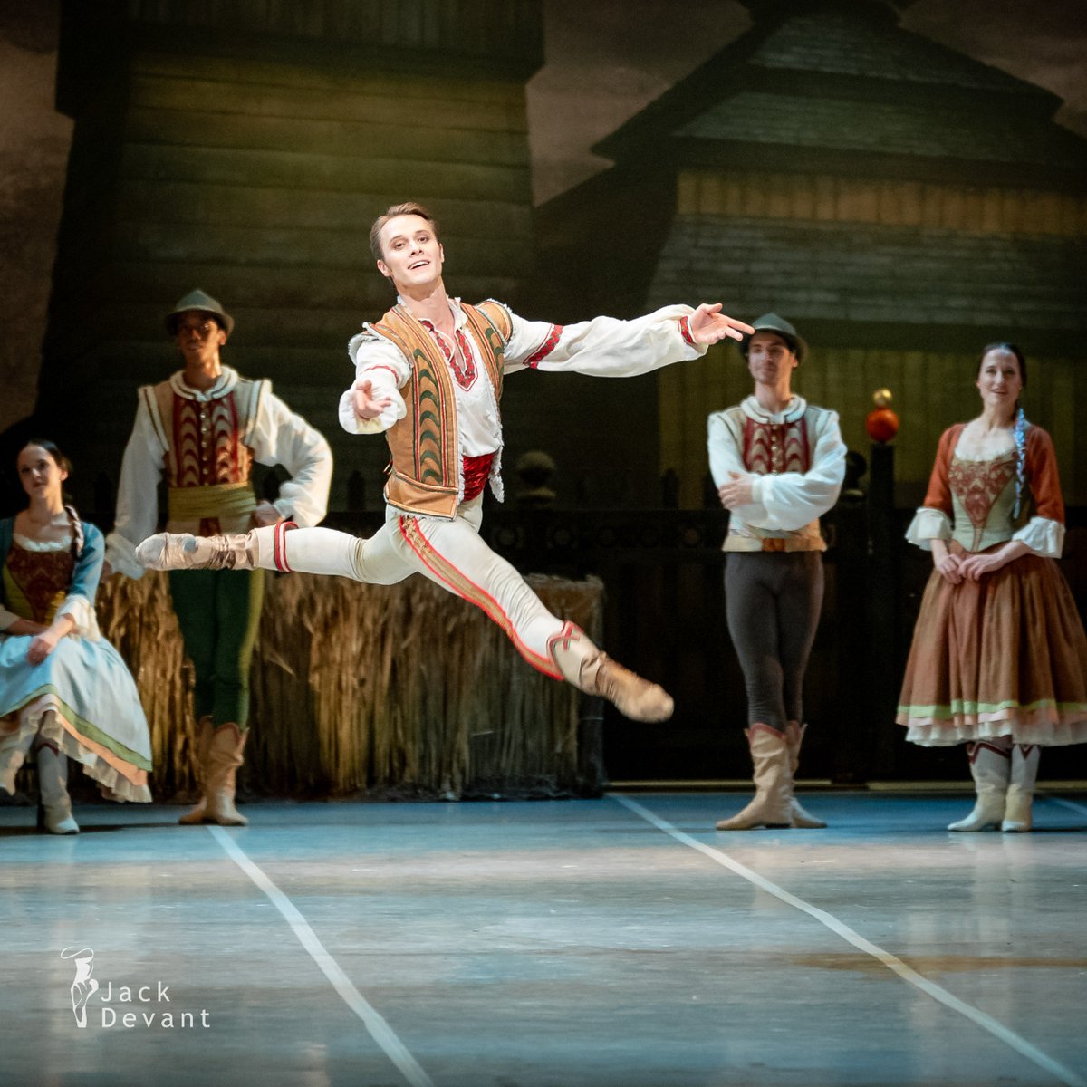 JackDevant's tweet photo. Timofej Andrijashenko as Franz in Coppelia act I. New choreography by Alexei Ratmansky, music by Leo Delibes, Sets and costumes Jerome Kaplan. Shot in Teatro alla Scala (La Scala) on 9/1/2024

#TimofejAndrijashenko #principal #principaldancer #ballet #Coppelia #AlexeiRatmansky https://t.co/Nlr4km1gX0