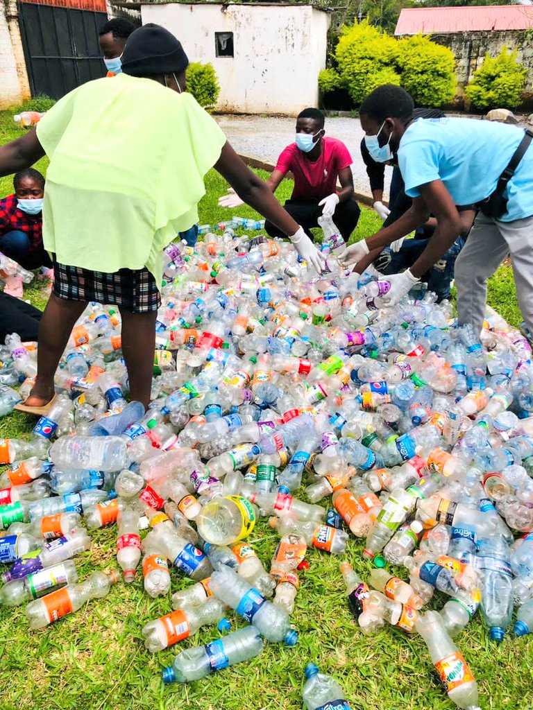 BarefeetTheatre's tweet photo. We have made so much progress with collections for our #EcoclosetProject .....we are excited to create art from these disposed materials...look out for our exhibition!
@hivosrosa
@Sandra_Suubi
#EcoCloset
#recycling #reusing #ClimateAction https://t.co/NcYPBexEOA