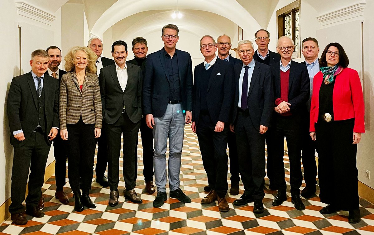 Bei der Winterklausur von Universität Bayern e.V. im Kloster #Speinshart tauschte sich Wissenschaftsminister Markus Blume mit den Präsidentinnen und Präsidenten der bayerischen #Universitäten aus. Themen waren u.a. #Hochschulbau und #Internationalisierung. #Hochschulpolitik