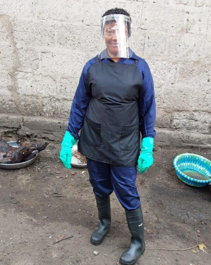 STOPSpillover's tweet photo. In markets in Sierra Leone people constantly handle, butcher, process, and consume sell wild meat with little attention to biosafety and hygiene. With support from @USAID, @STOPSPillover Sierra Leone implemented a rapid 30-day PPE campaign with wild meat traders and processors. https://t.co/Z8YRDOikm7