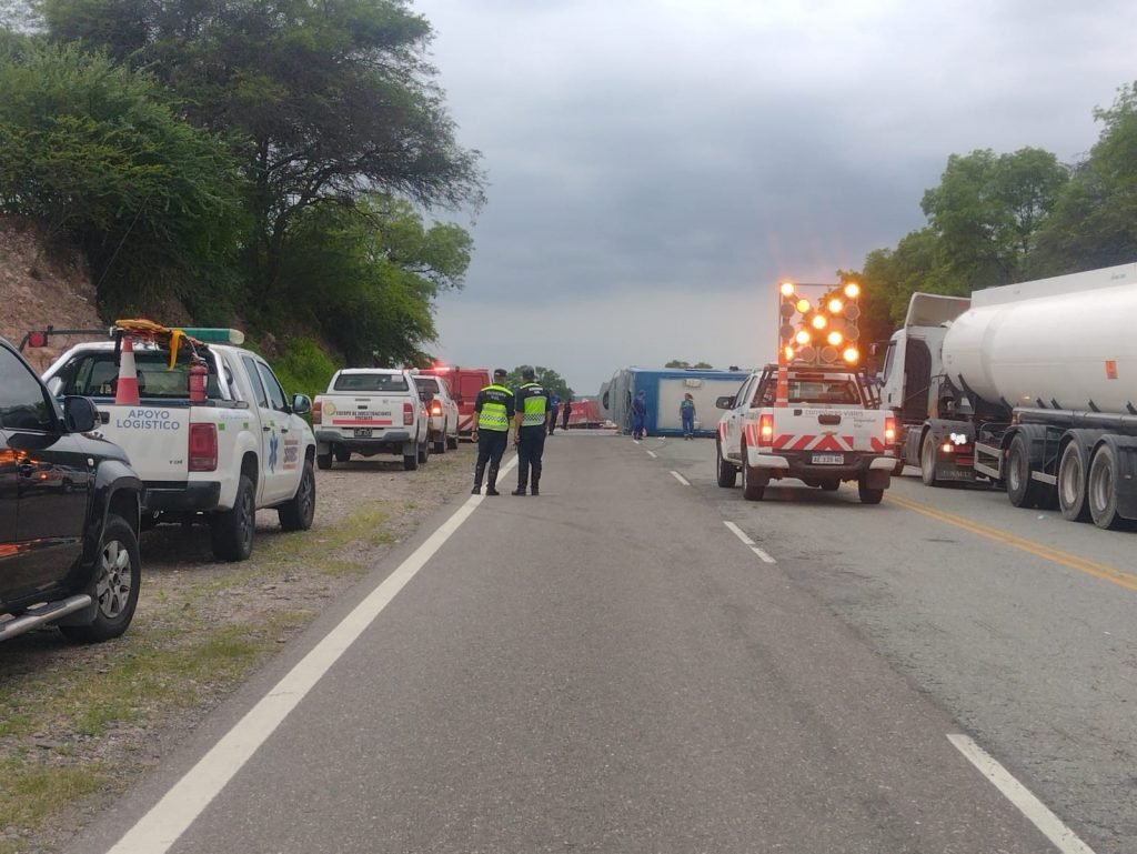#Salta #CabezaDeBuey #SiniestroVial #VíctimasFatales El fiscal penal 2 de Metán en feria, Gonzalo Gómez Amado, investiga un siniestro vial ocurrido durante la mañana de este viernes sobre ruta nacional 9/34 a la altura del km 1505.