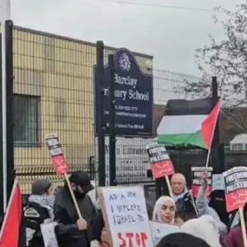 Barclay Primary threatened:
a serious threat was received in writing' & arson and bomb threats to the school and individual staff
School may have to close
Britain was a democracy
A democracy that is killing itself with mass immigration & multiculturalism.

#StopIslamisation