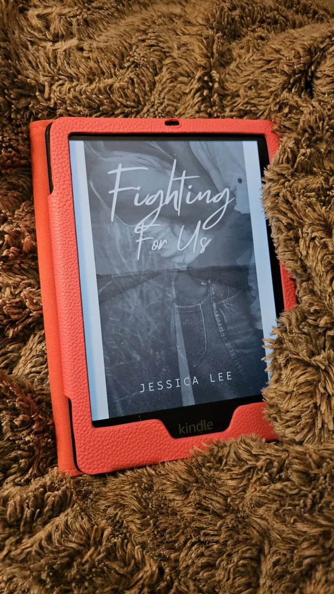 This ARC was so good... left me craving more, but still satisfied some questions of Tia's and Rocko's stories. Perfect mix of everything plus quite spicy 😘
#arcreader #momswhoread #keepreading #readersgonnaread #morebooksplease #jessicalee