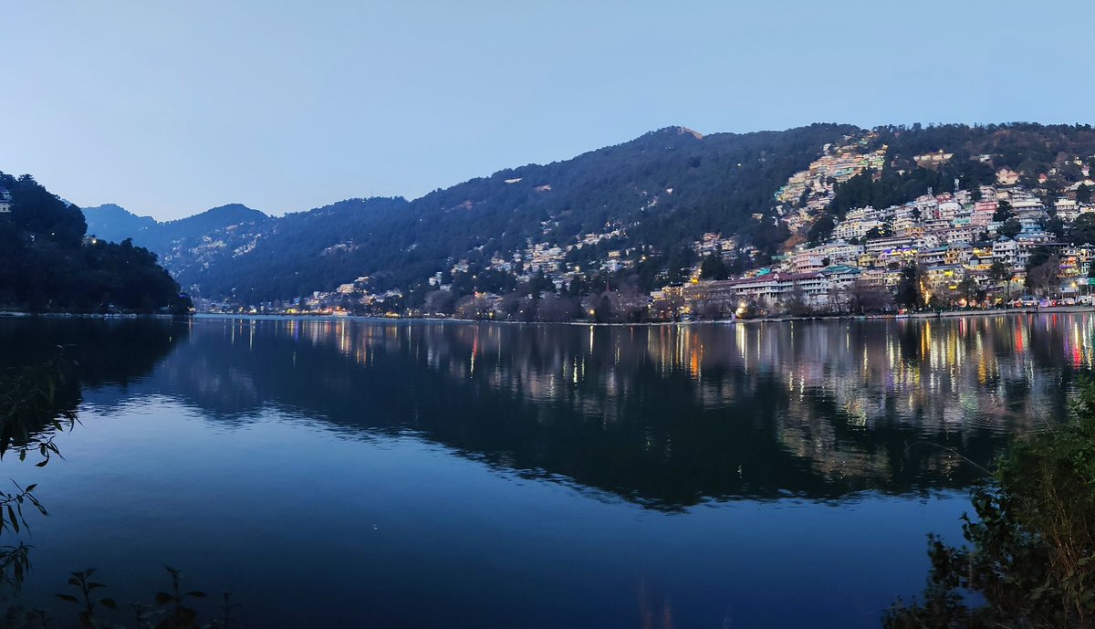 mpuravankara's tweet photo. Nainital on a wintry evening! https://t.co/9e5WNuO7Ob